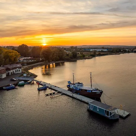 Båthotell Houseboat Gdy-50, Dom Na Wodzie Z Sauna I Jacuzzi Puck